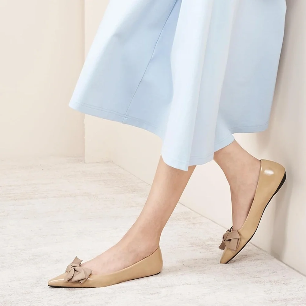 NWT C.Paravano Camel Pointed-Toe Flats with Bow‎ – Size 6.5